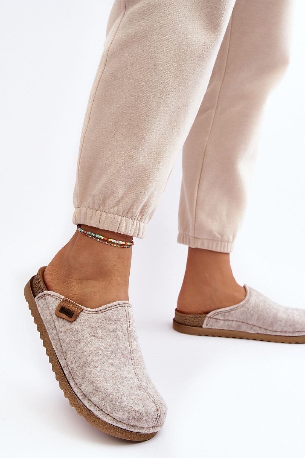 Slippers model 188666